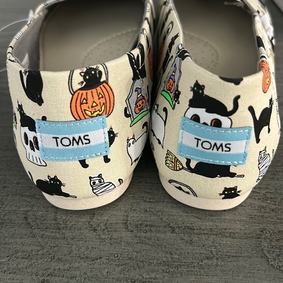 NWT Toms Halloween Black Cats Pumpkins Skulls Slip On Size 7.5 - Picture 7 of 7
